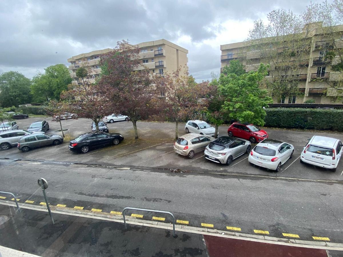 Superbe Appartement Au Calme Avec Parking Gratuit. Мериньяк Екстер'єр фото